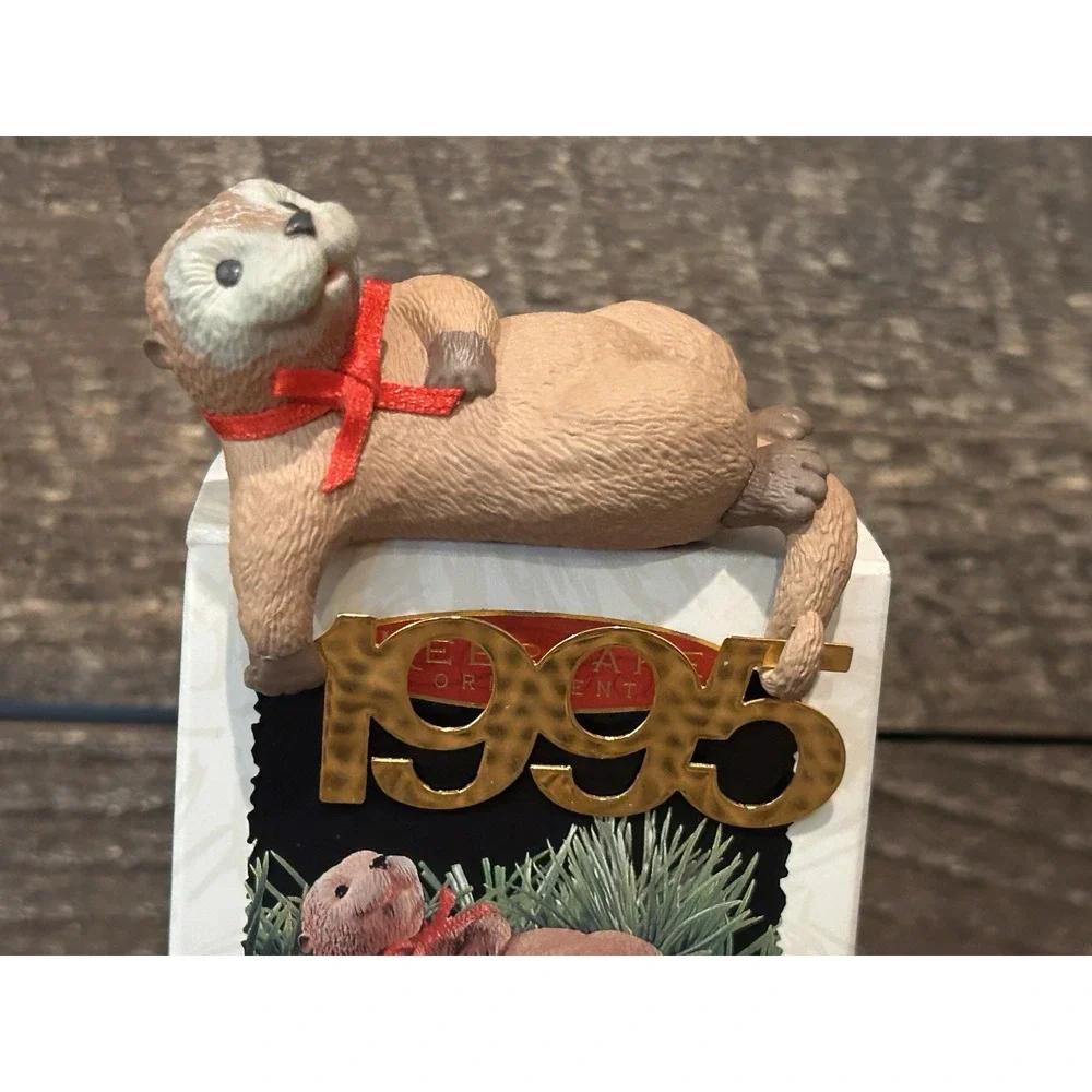 Vintage 1995 Hallmark Keepsake Ornament - Fabulous‎ Decade Series